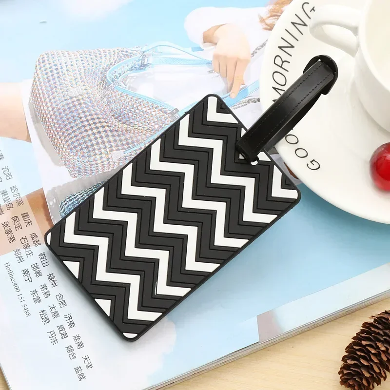 Geometrische Gepäckanhänger fü – Women Accessories Name Bewertung und Preis